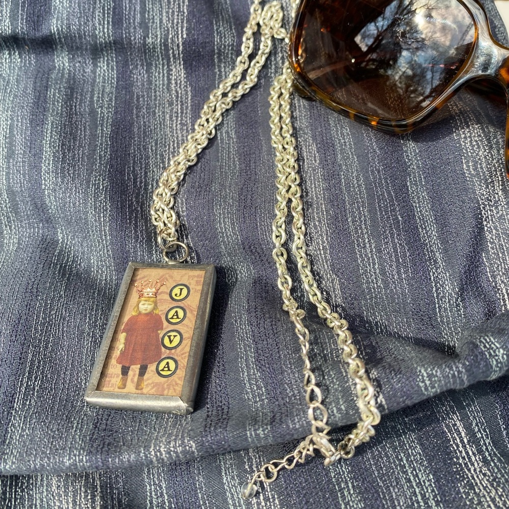 Queen Java Double Sided Pendant With Silver Chain - image 3